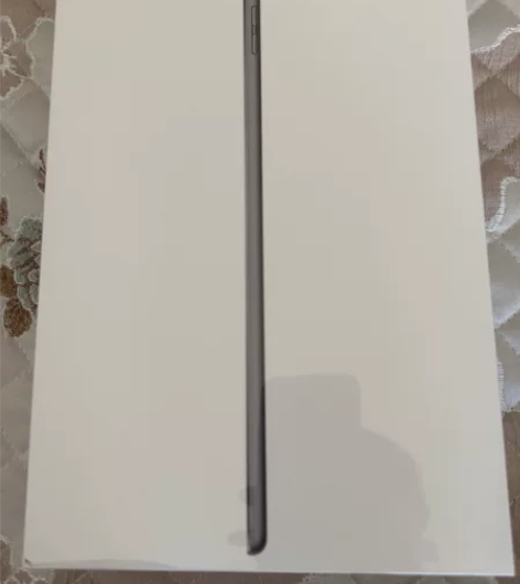全新未拆封ipad  10.2寸 感兴趣的...