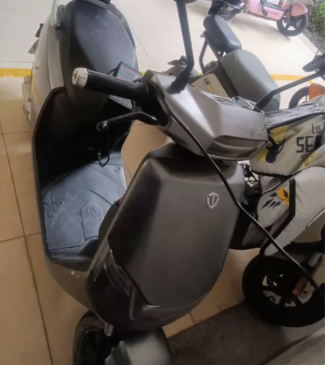 台铃狮子电动车。72v23a，最高65码。...