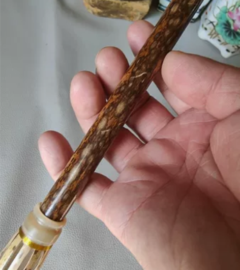 精品梅鹿老笔杆，蜡白花，玉化牛角精工镶嵌，...