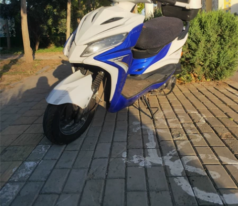 125踏板摩托车，7月份上牌的车，跑了50...