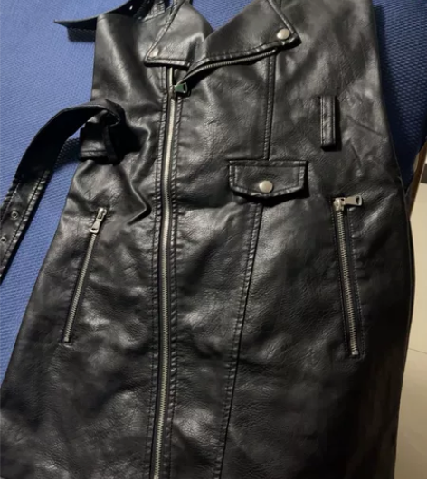 pu背带裙，转给需要的人不退换 感兴趣的话...