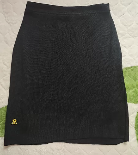 清衣柜   黑色绣花针织包臀裙 不退不换不...