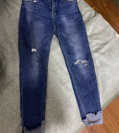 破洞牛仔裤 9新明显穿着痕迹hotwind...
