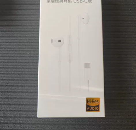 荣耀经典耳机，买手机送的 感兴趣的话点“我...