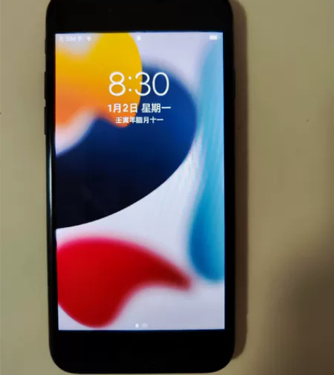 苹果8 iphone8，64G，换过一次电...