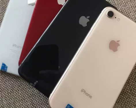 苹果8，成色大家放心都是99新，有指纹有前...