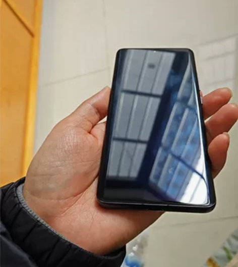 小米12 12+256黑色版本，看着还挺新...