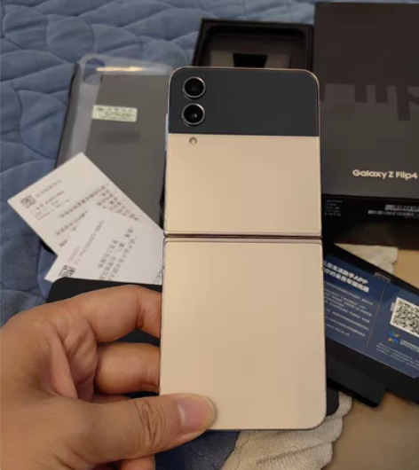 三星 SAMSUNG Galaxy Z F...