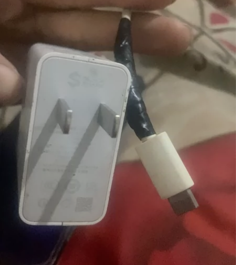 黑鲨3（5G）带自用的65W快充，数据线坏...
