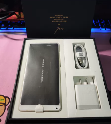 小米mix2白色8+128 因缺钱，忍痛出...