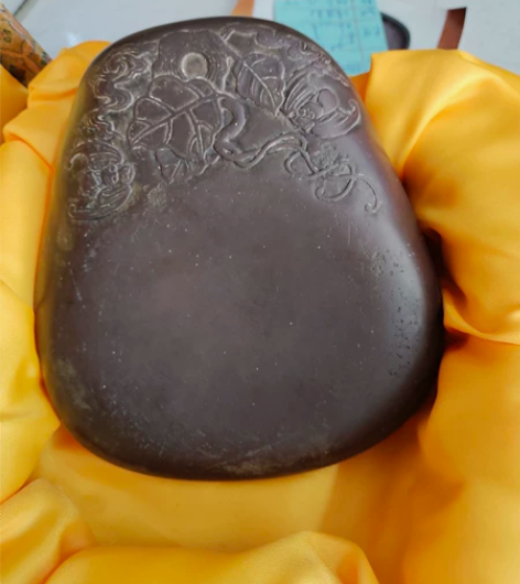 端砚。尺寸见卡片。文字反映的是一段师生情谊...