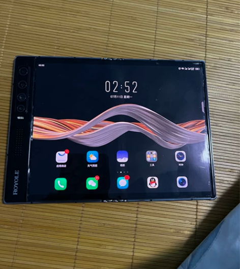 柔宇二代折叠屏手机，官网购买的，自用机现在...