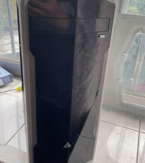 金河田白色测透电脑机箱，没有清理灰尘，20...