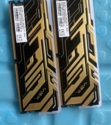 影驰 黑金8G内存 同步神光 感兴趣的话点...