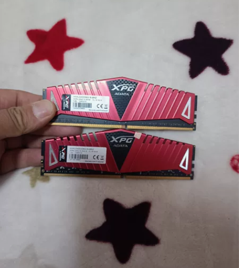 威刚游戏威龙16g 2400内存。成色看图...