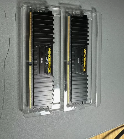 电脑升级换代,出两根美商海盗船DDR4的8...