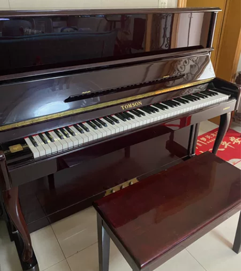 汤姆森国外钢琴，红木材质。买的时候1万5。...