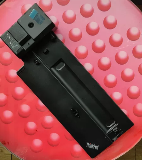 ThinkPad 拓展坞对借口，一键链接。...