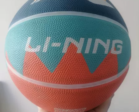 李宁正品7号篮球，下地一次  有点瑕疵  ...