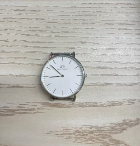 朋友送的DW手表 有三年了 需要换电池 表...