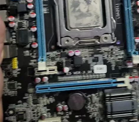 x79主板，挡板不见了，爽快下单给2个U一...