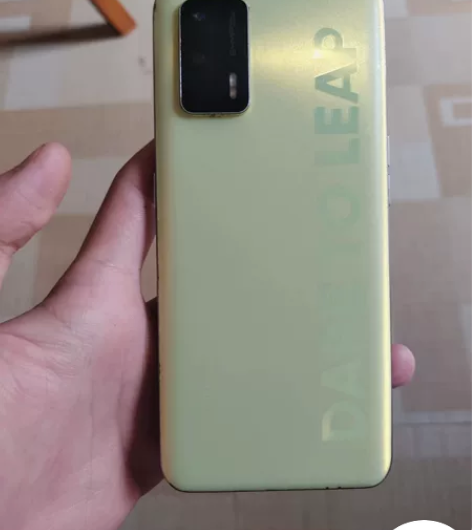 真我q3pro 8+256，骑车时不小心摔...