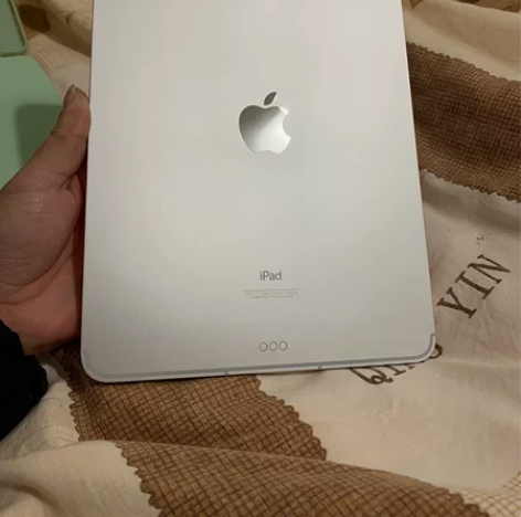 出一台成色全新的iPad Pro11寸蜂窝...