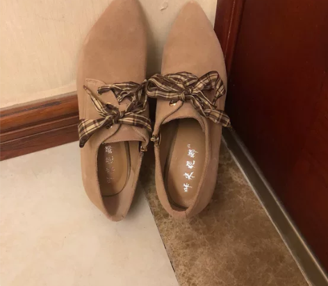 尖头高跟鞋磨砂细跟单鞋浅卡其色 感兴趣的话...