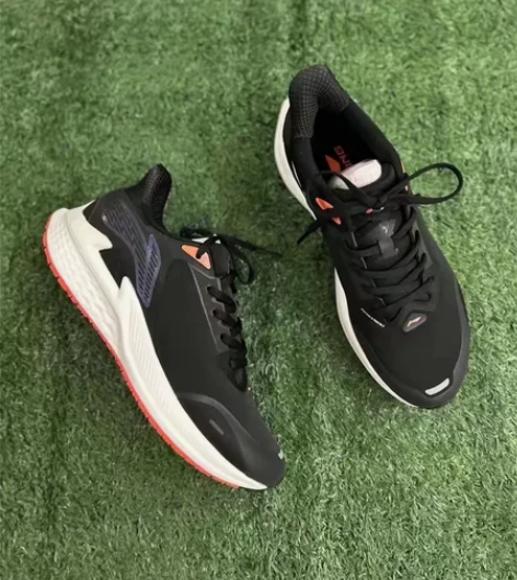 李宁追风男跑鞋，全新配盒，默认微瑕， 尺码...