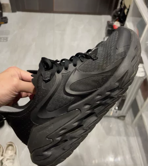 95新，李宁Lining正品官网，黑武士跑步鞋 感兴趣的话点...