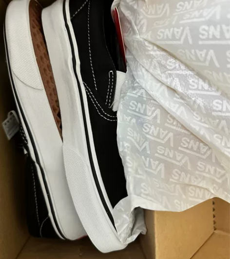 Vans经典款，黑色一脚蹬，天猫国际购入，...