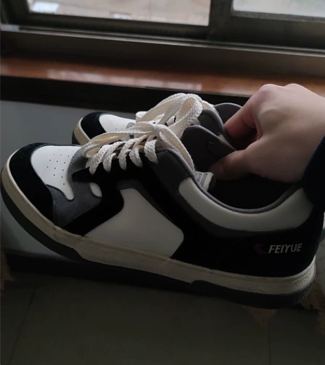 基本全新，经典配色，飞跃的鞋子，真的配色很...