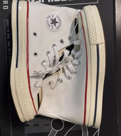 匡威高帮36码 全新未穿 以前爱买鞋 发现...