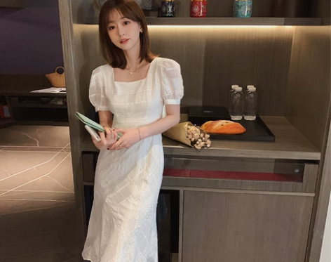 白色蕾丝中长款鱼尾连衣裙女夏季新款高腰显瘦...