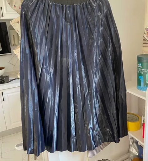 花田橱窗针织裙百褶裙深蓝色，镭射风金属风 ...