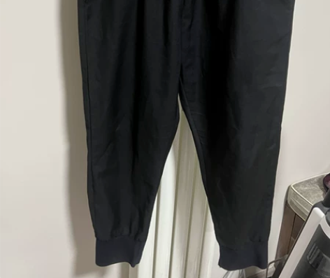 黑色休闲裤 感兴趣的话点“我想要”和我私聊...