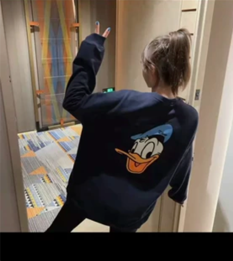 童年卫衣 感兴趣的话点“我想要”和我私聊吧...