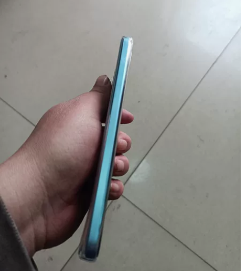 vivoY33S,6+128才买了的,原厂...