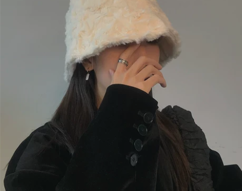 淑女甜辣girl百搭渔夫帽毛绒帽纯白色 感...