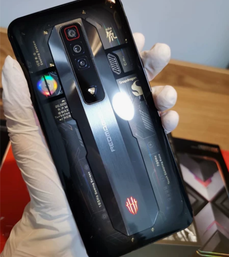 手机品牌:努比亚 品牌型号:红魔7氘锋透明...