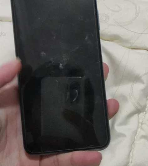 荣耀20，8+128.挺新的，所有功能正常...