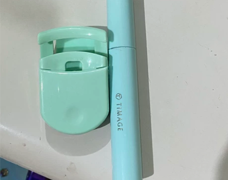 彩棠睫毛膏 送睫毛夹 旗舰店购买了三百多赠...