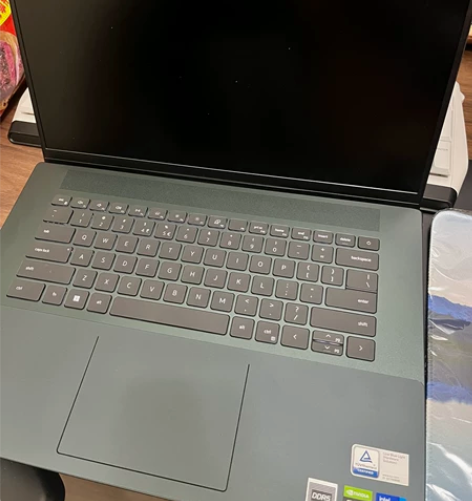 全新戴尔笔记本电脑灵越16Plus，配件齐...