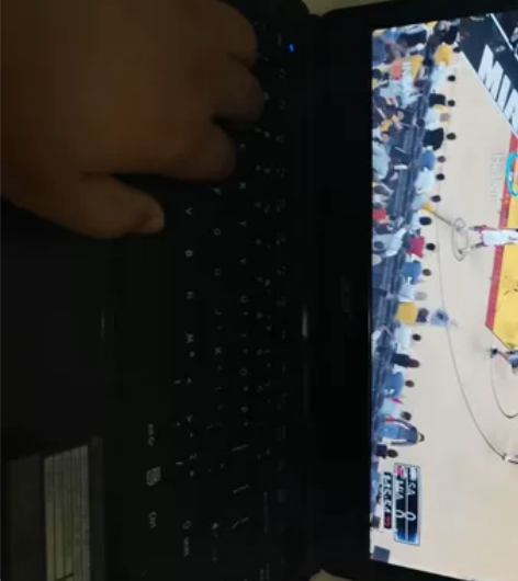 宏基笔记本电脑，大学时的笔记本，现在闲着处...