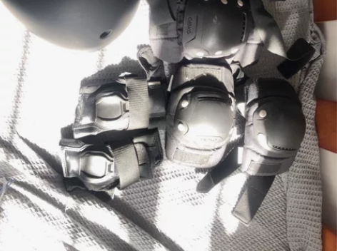 当初买长板时，在迪卡侬一起买的护具，用了两...