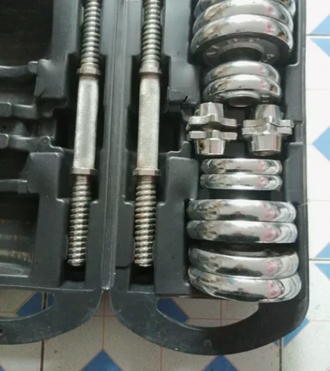 15KG礼盒装，可调节哑铃。 1.25KG...