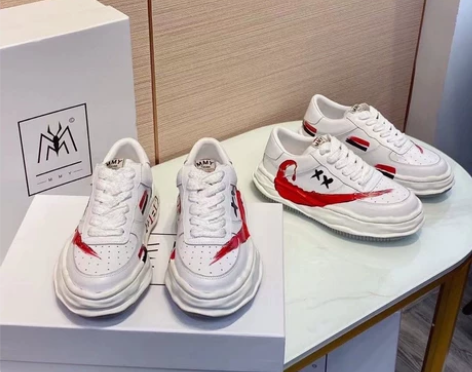 潮牌休闲运动鞋，炸街款，没穿两次，低价转 ...