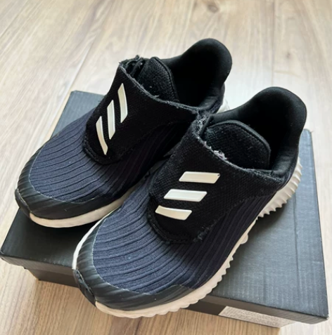 阿迪儿童运动鞋，专柜正品，内径165cm，...