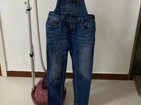 女款牛仔裤背带裤 本人酷爱运动装牛仔裤，所...