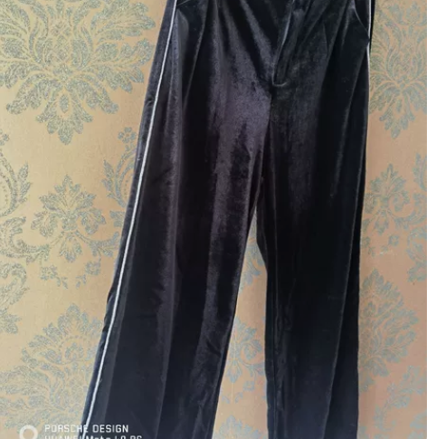 条绒阔腿裤，好搭配衣服。 感兴趣的话点“我...